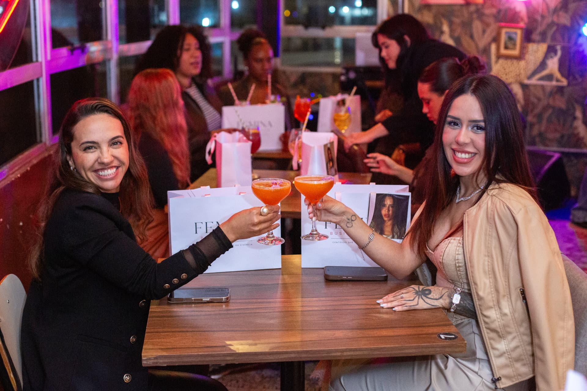 Mesa de Narrativas Femina: jantar imersivo ao pôr do sol